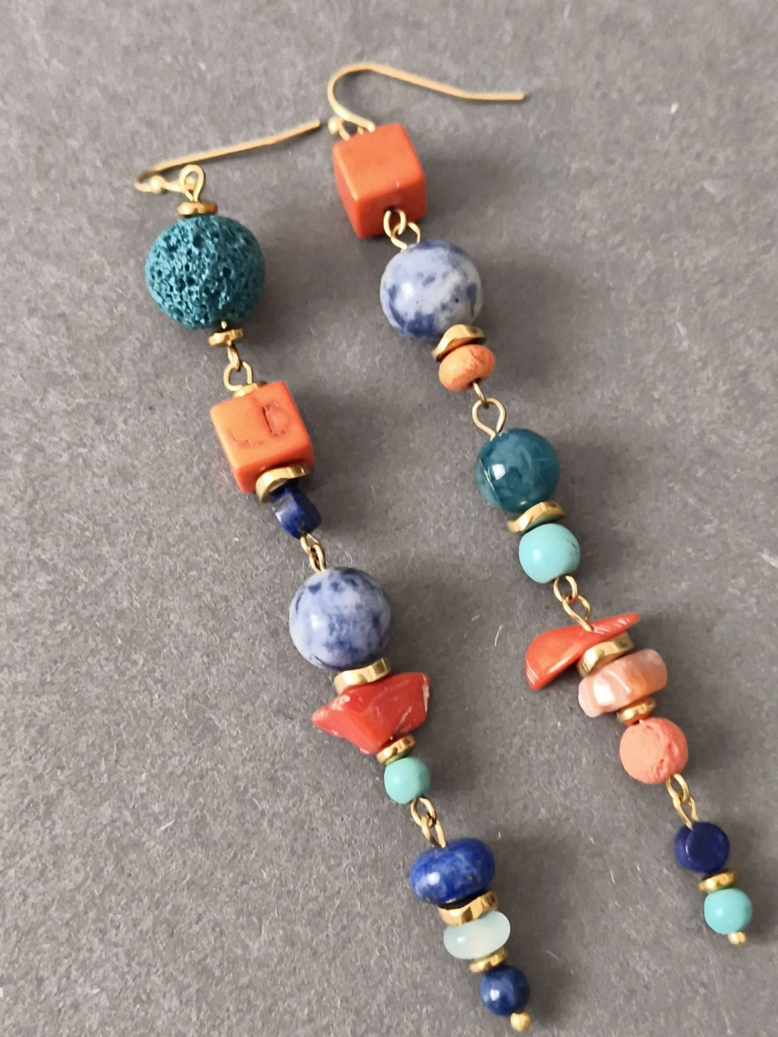 Boucles d'oreilles multi pierres 